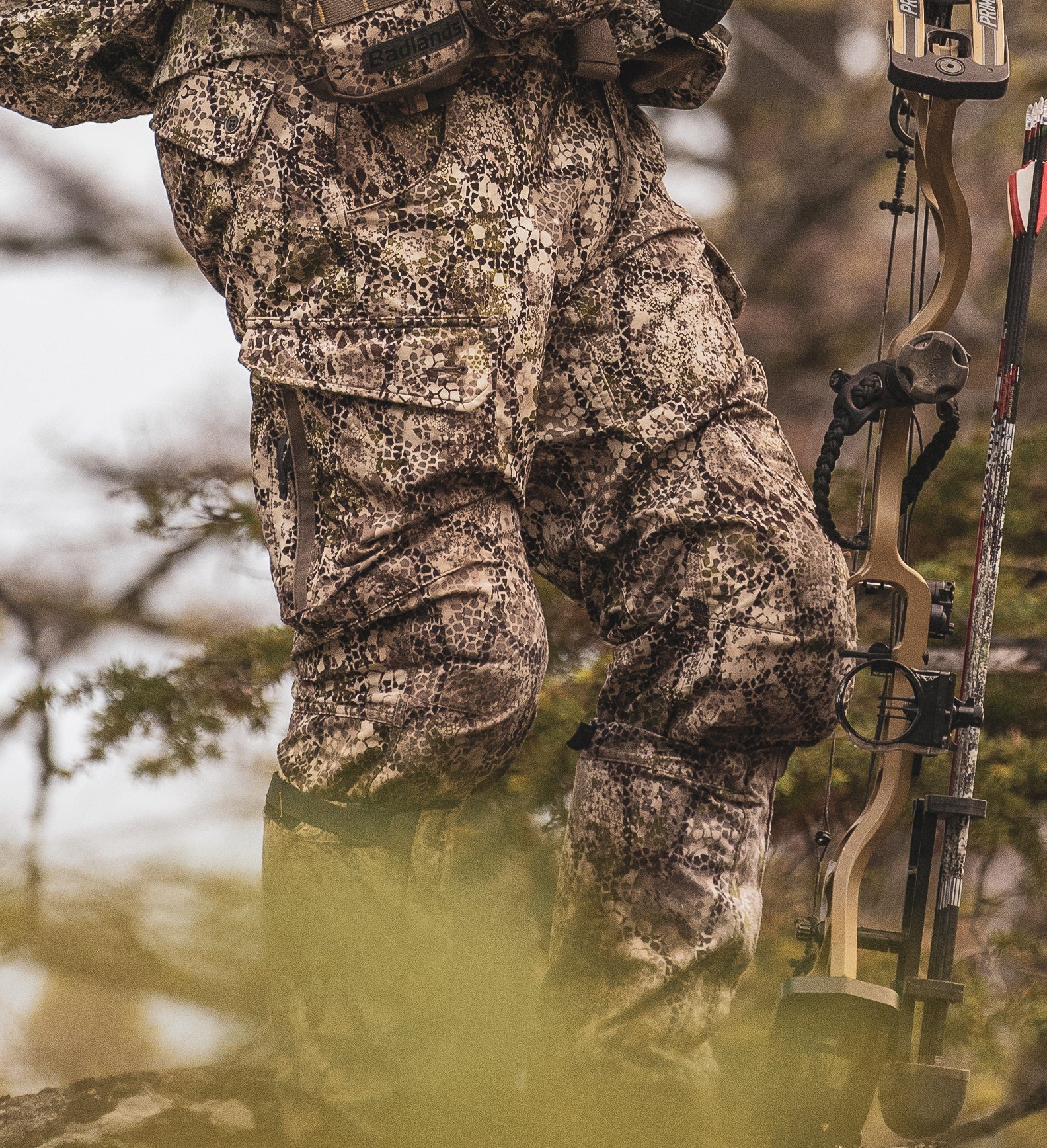 Moonrivers Algus camo pants with bow in tree