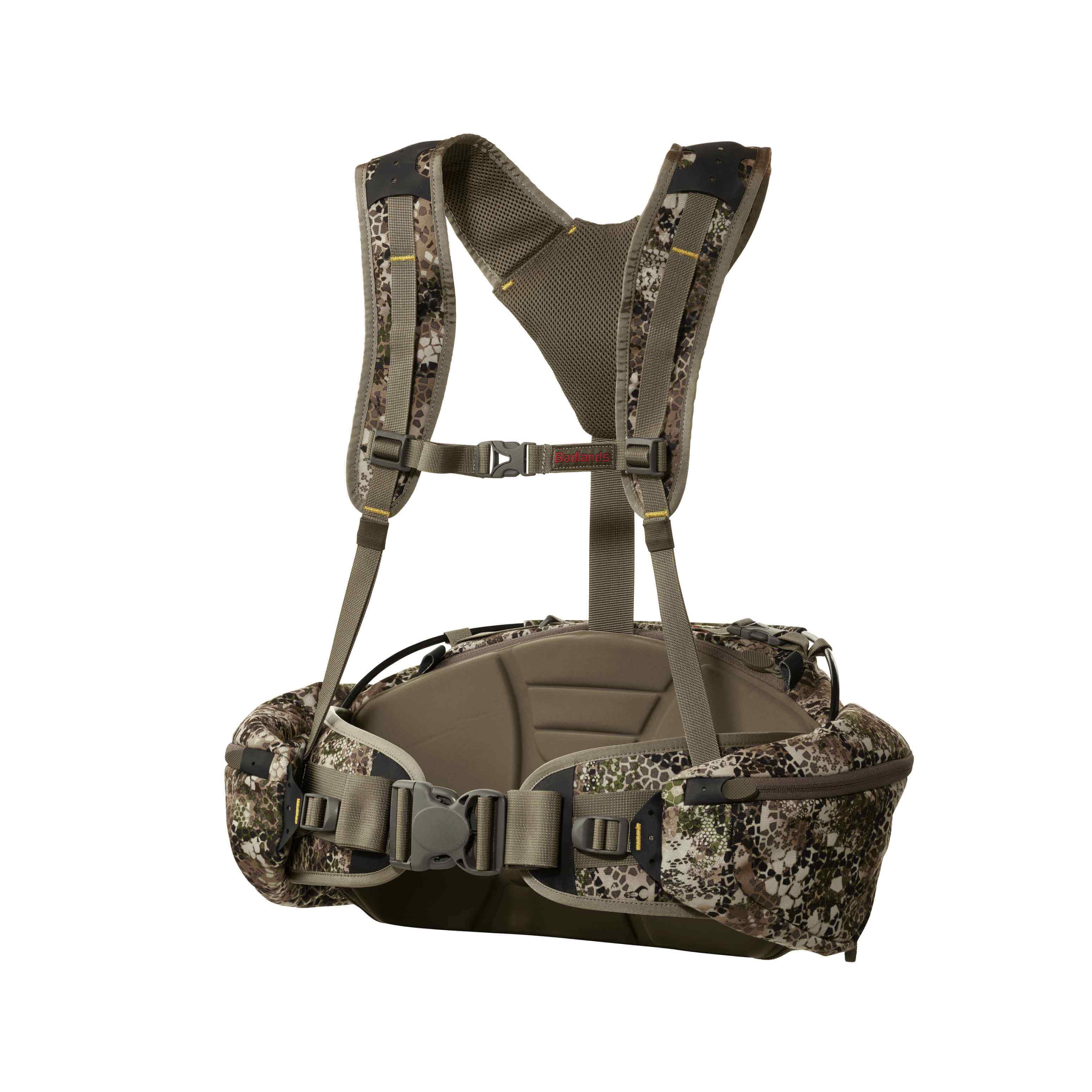 Moonrivers camo hunting pack with padded straps, waist belt, and skull logo. Accessible, ergonomic design for outdoor use.